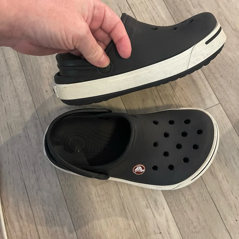 Crocs youth junior sz 1 Kids Black Clogs slip on shoes